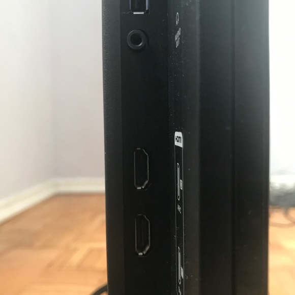 Small Insignia TV - Picture 5 of 11